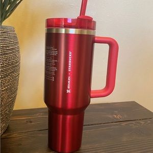 Starbucks Stanley holiday red limited edition